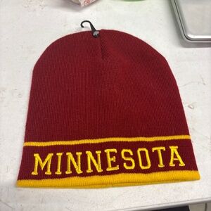 U of  M  beanie NWT reversible